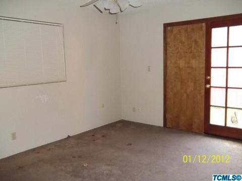 1015 E Oakridge Ave, Visalia, CA 93292 photo 5