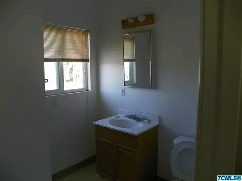 205 N E St, Tulare, CA 93274 photo 10