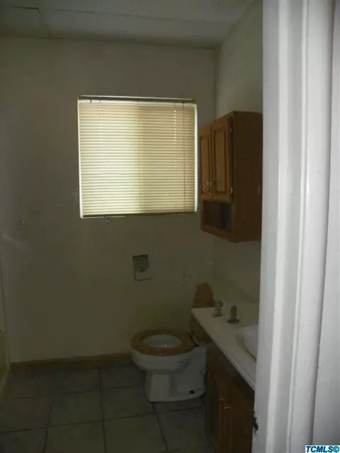 205 N E St, Tulare, CA 93274 photo 8