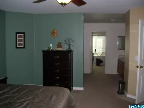 2445 N Anthony Ct, Visalia, CA 93291 photo 8