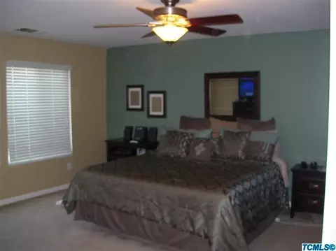 2445 N Anthony Ct, Visalia, CA 93291 photo 7
