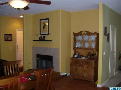 2445 N Anthony Ct, Visalia, CA 93291 photo 4