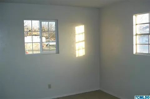 291 S Pine St, Pixley, CA 93256 photo 2