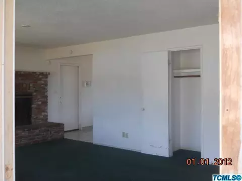 1053 Cara Rd, Dinuba, CA 93618 photo 2