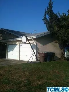 922 E Pleasant Ave, Tulare, CA 93274 photo 2