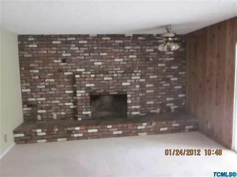 536 E Davis Dr, Dinuba, CA 93618 photo 6