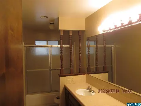 536 E Davis Dr, Dinuba, CA 93618 photo 7