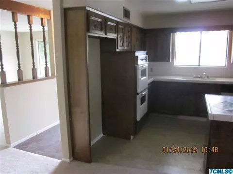 536 E Davis Dr, Dinuba, CA 93618 photo 3