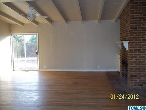 1007 W Iris Ave, Visalia, CA 93277 photo 4