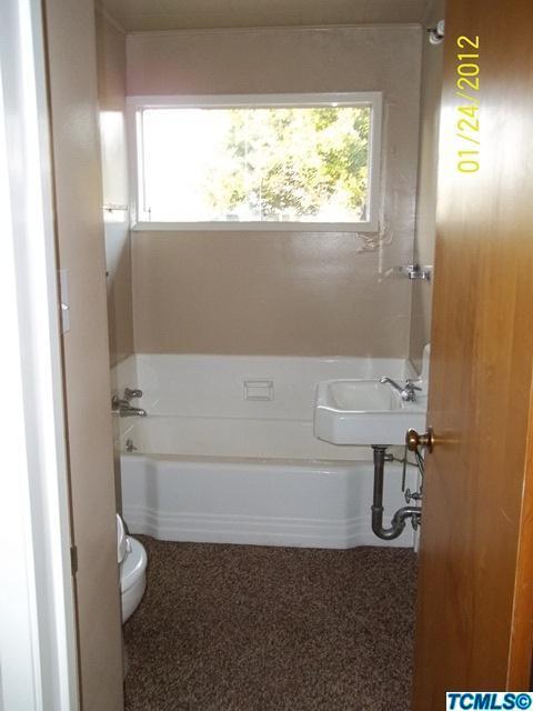 1007 W Iris Ave, Visalia, CA 93277 photo 8
