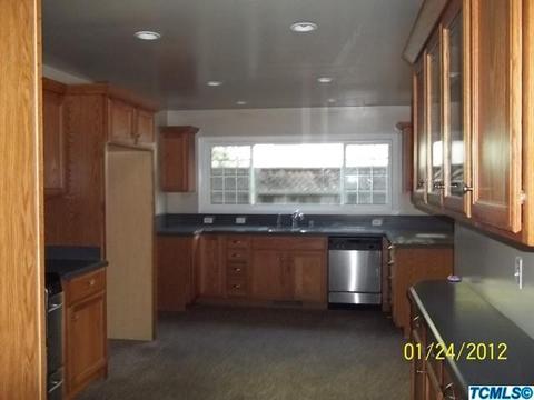 1007 W Iris Ave, Visalia, CA 93277 photo 5