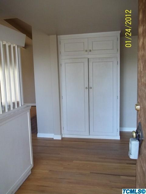 1007 W Iris Ave, Visalia, CA 93277 photo 2