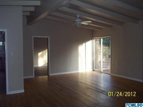 1007 W Iris Ave, Visalia, CA 93277 photo 3