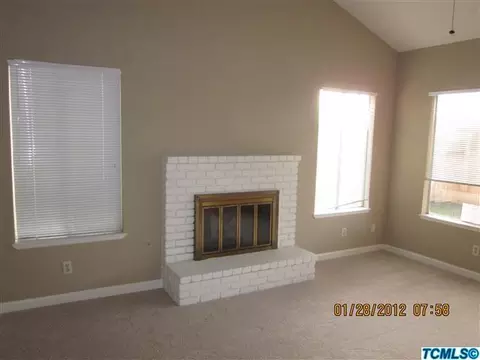 1025 E Ferguson Ave, Visalia, CA 93292 photo 4