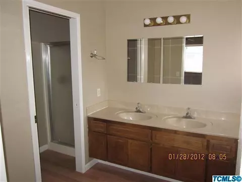 1025 E Ferguson Ave, Visalia, CA 93292 photo 8