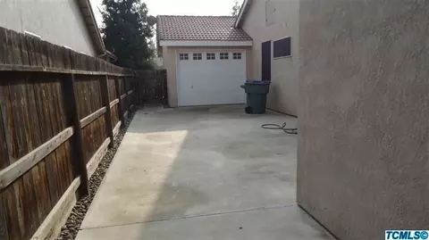 1528 E La Vida Ct, Visalia, CA 93292 photo 5