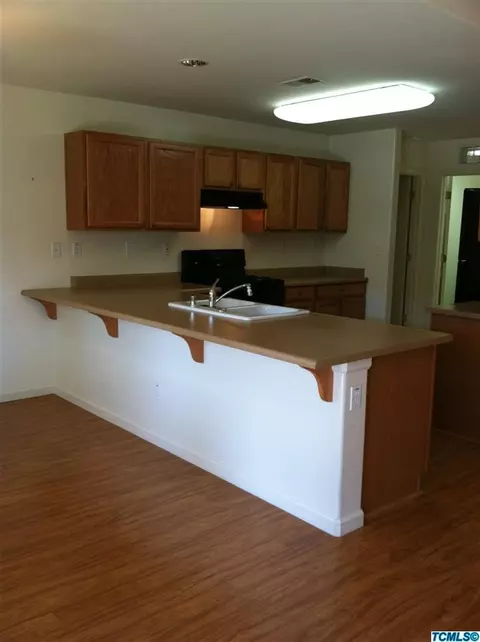 2533 E Chestnut Ave, Visalia, CA 93292 photo 7