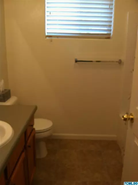 2533 E Chestnut Ave, Visalia, CA 93292 photo 18