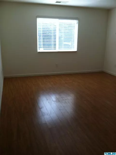 2533 E Chestnut Ave, Visalia, CA 93292 photo 12