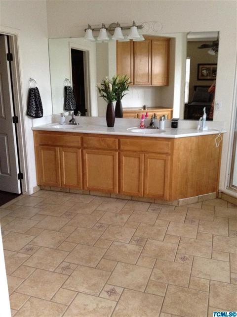 904 E Arlen Ave, Visalia, CA 93292 photo 17