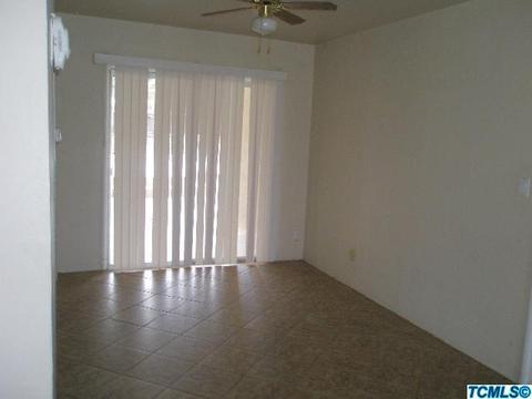 111 E Lucard St, Taft, CA 93268 photo 3