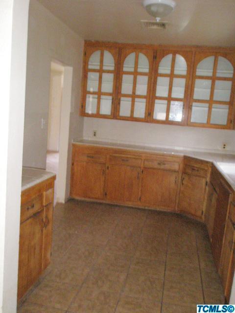 111 E Lucard St, Taft, CA 93268 photo 4