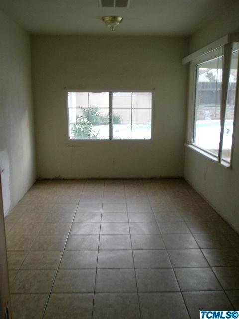 111 E Lucard St, Taft, CA 93268 photo 5