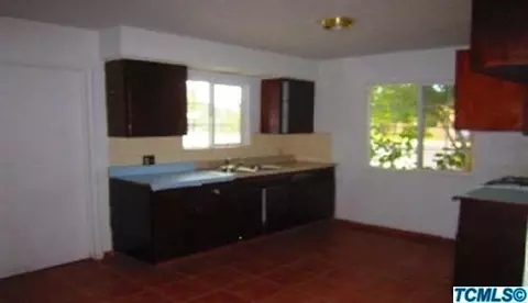 229 E Durian Ave, Coalinga, CA 93210 photo 2