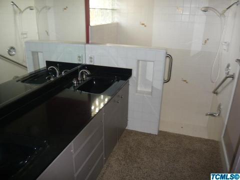 2937 W Iris Ave, Visalia, CA 93277 photo 10