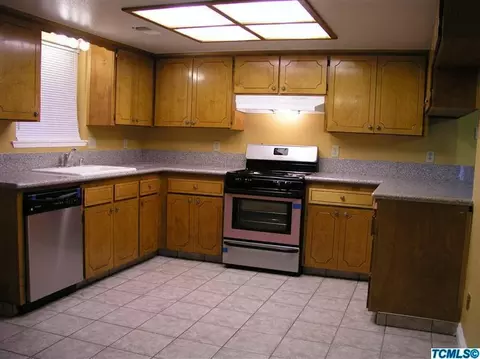 2542 E Parker Ct, Visalia, CA 93292 photo 9