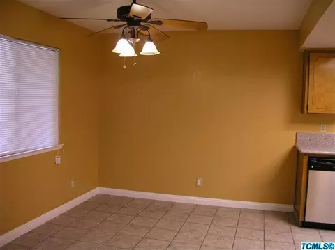 2542 E Parker Ct, Visalia, CA 93292 photo 8