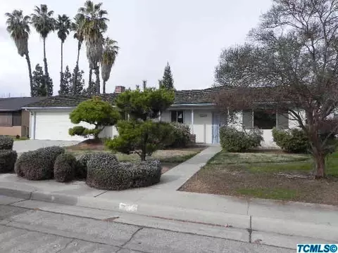 702 E Sycamore Ave, Reedley, CA 93654 photo 1