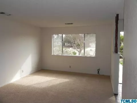 702 E Sycamore Ave, Reedley, CA 93654 photo 2