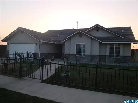 903 Himalaya Dr, Lemoore, CA 93245 photo 2