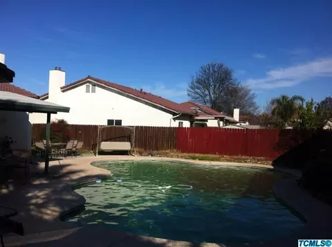 687 Wexford, Lemoore, CA 93245 photo 2