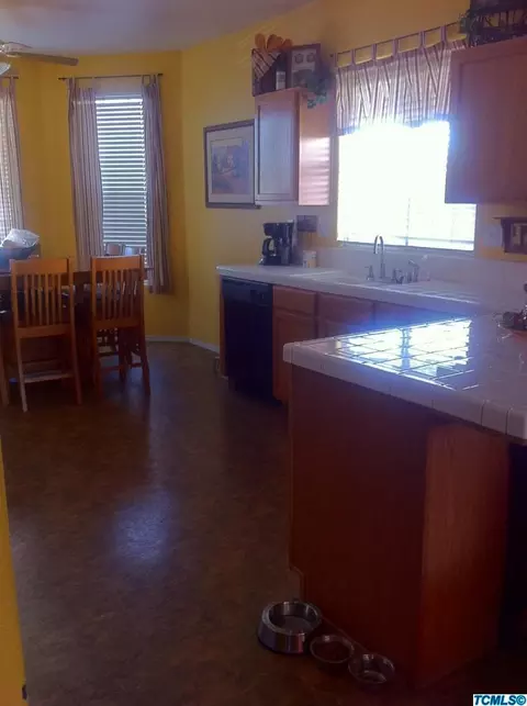687 Wexford, Lemoore, CA 93245 photo 4
