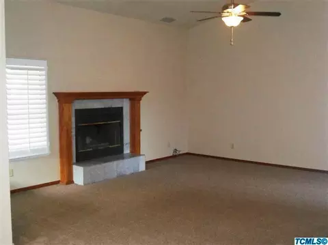 2224 E Kaweah Ct, Visalia, CA 93292 photo 3