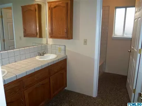 2224 E Kaweah Ct, Visalia, CA 93292 photo 11