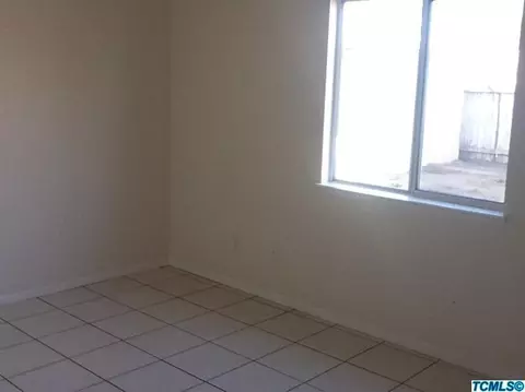 958 E Bent Ranch Ave, Earlimart, CA 93219 photo 8