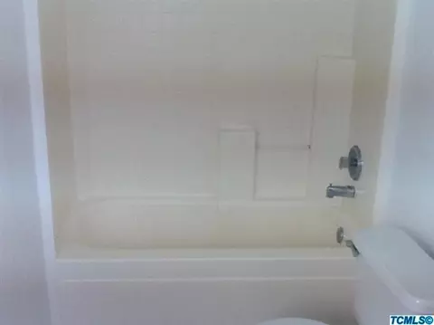958 E Bent Ranch Ave, Earlimart, CA 93219 photo 6