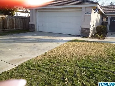 4219 E Iris Ave, Visalia, CA 93292 photo 1