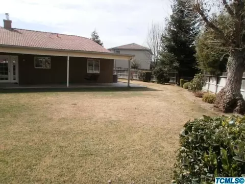 2550 E Beech Ct, Visalia, CA 93292 photo 9
