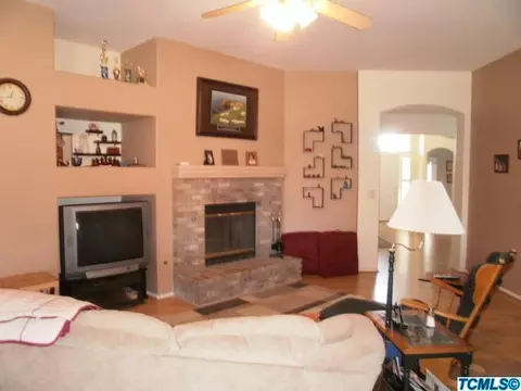 2550 E Beech Ct, Visalia, CA 93292 photo 16