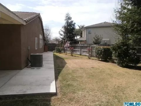 2550 E Beech Ct, Visalia, CA 93292 photo 4