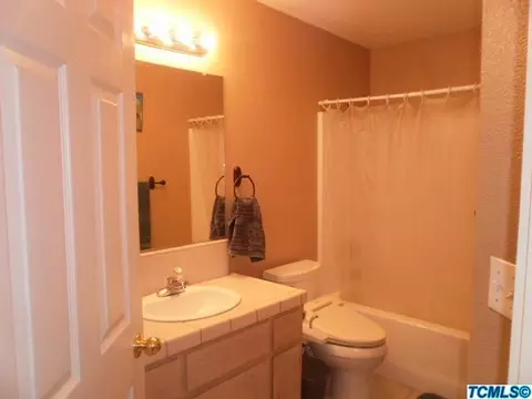 2550 E Beech Ct, Visalia, CA 93292 photo 35