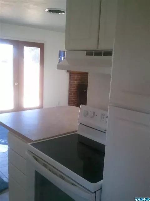 2349 E Sierra Ave, Tulare, CA 93274 photo 8