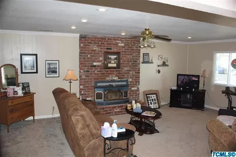 976 E Millwood Dr, Dinuba, CA 93618 photo 2