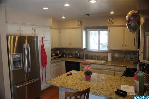 976 E Millwood Dr, Dinuba, CA 93618 photo 4