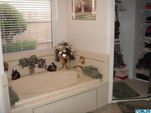 325 E Oak View Ave, Visalia, CA 93277 photo 28
