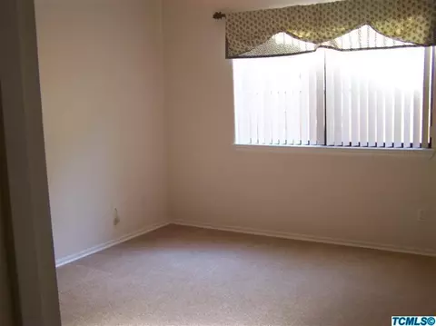1915 Evergreen Ct, Visalia, CA 93292 photo 10
